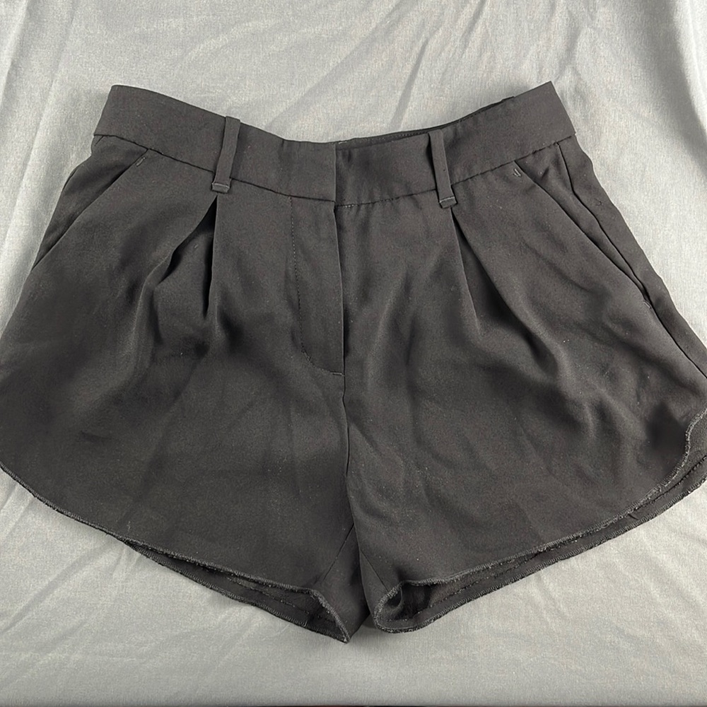 Artiza Babaton Pleated Shorts | Size 00